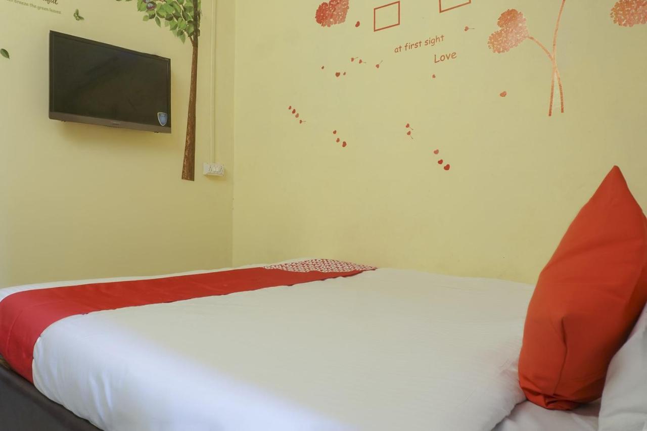 Hotel O R K Hotel Pimpri-Chinchwad Esterno foto