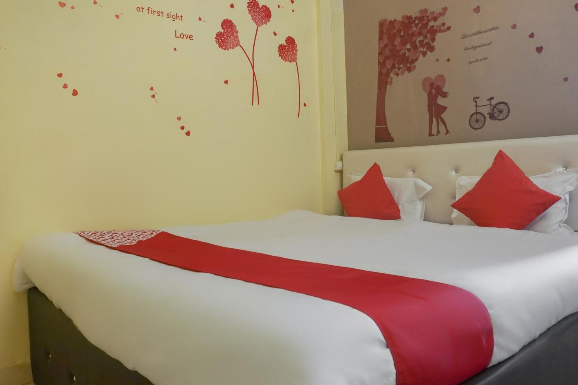 Hotel O R K Hotel Pimpri-Chinchwad Esterno foto